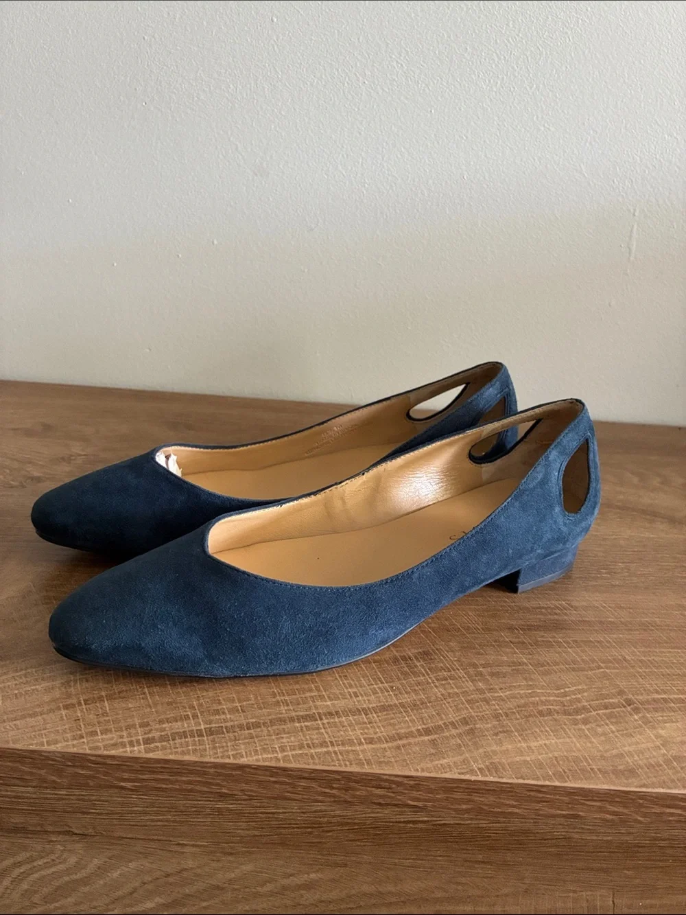 Talbots blue Suede Pointed Toe Cutout Flats Leather 5.5